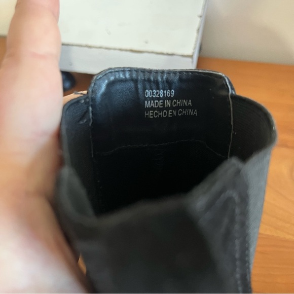 Women’s Forever 21 Black Faux Suede Heeled Ankle Booties Size 10 - Picture 5 of 6